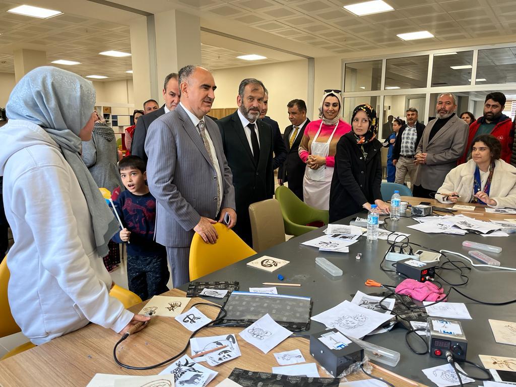 Vali Vahdettin Özkan, KYK Yurdunda Kalan Depremzede Vatandaşlarımızı Ziyaret Etti