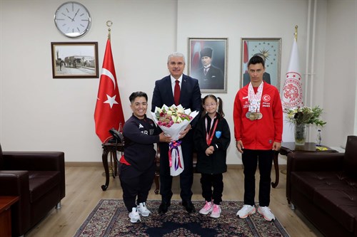 Valimiz İbrahim Akın, Şampiyon Sporcuları Makamında Ağırladı